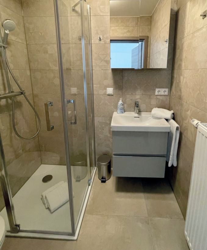 Badezimmer mit Dusche